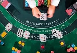 Pengguna dewasa Indonesia membaca panduan responsible gaming dan ketentuan penarikan dana jitu100
